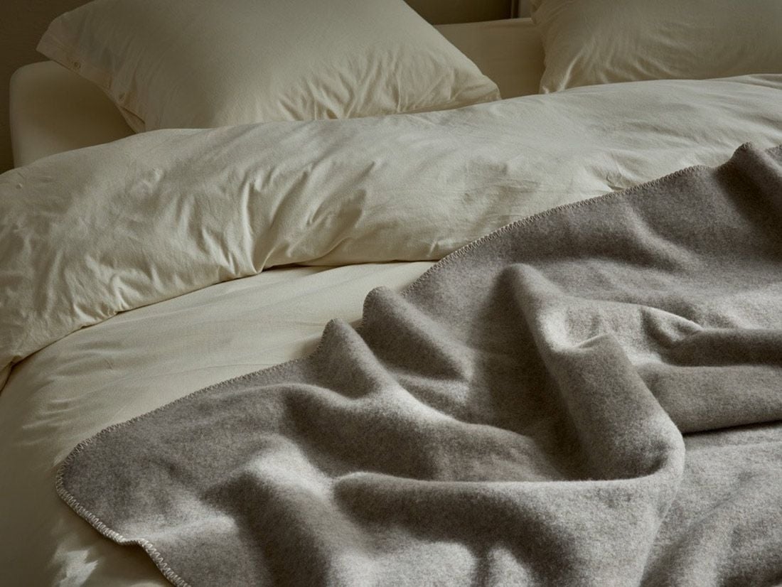 Decke aus Recyclingwolle Stone Brown 150 × 220